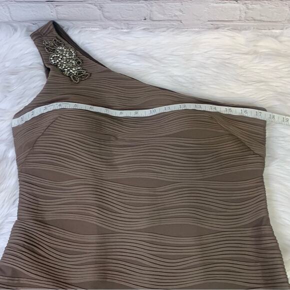 NWT Night Way Collections One Taupe Shoulder Cocktail Dress Size 12 U0410 - Picture 8 of 9